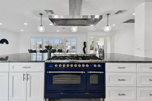 340 Palm Island NE, Clearwater Beach, FL 33767 - Photo 15