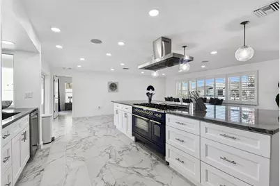 340 Palm Island NE, Clearwater Beach, FL 33767 - Photo 13