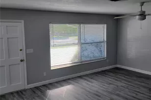 11596 Oval Dr E, Largo, FL 33774 - Photo 7