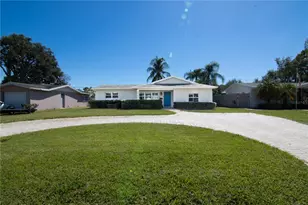 600 43rd Ave NE, Saint Petersburg, FL 33703 - Photo 1