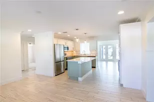 600 43rd Ave NE, Saint Petersburg, FL 33703 - Photo 3