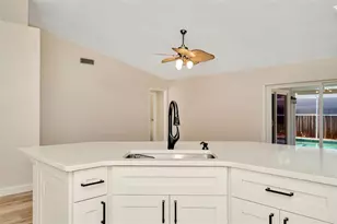 1504 Attleboro Ln, Brandon, FL 33511 - Photo 5