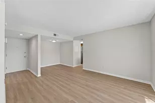 13610 S Village Dr, Tampa, FL 33618 - Photo 5