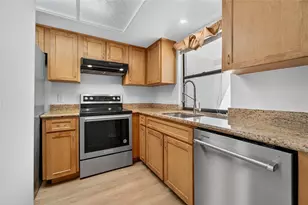 13610 S Village Dr, Tampa, FL 33618 - Photo 21