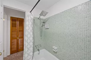 8714 W Lanway Dr, Tampa, FL 33637 - Photo 17