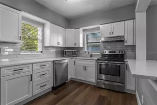 448 24th St N, Saint Petersburg, FL 33713 - Photo 1