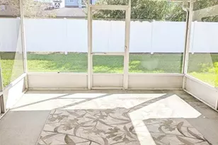 555 Kensington Lake Cir, Brandon, FL 33511 - Photo 11