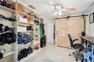 162 SE Lincoln Cir N, Saint Petersburg, FL 33703 - Photo 49