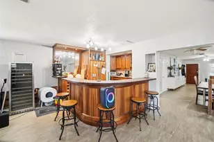 162 SE Lincoln Cir N, Saint Petersburg, FL 33703 - Photo 3