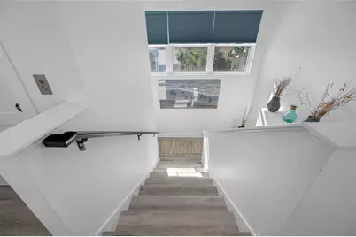 2813 Kipps Colony Drive S, Saint Petersburg, FL 33707 - Photo 9