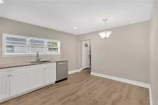 9901 N 46th St, Tampa, FL 33617 - Photo 11