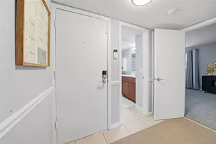 10433 Carrollbrook Ct, Tampa, FL 33618 - Photo 5