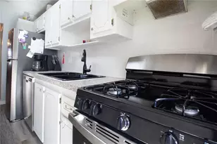 5530 80th St N, Saint Petersburg, FL 33709 - Photo 9