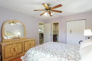 2217 65th Pl N, Saint Petersburg, FL 33702 - Photo 15