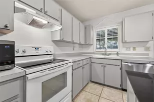 7016 2nd St N, Saint Petersburg, FL 33702 - Photo 9
