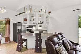 10907 N 48th St, Tampa, FL 33617 - Photo 9