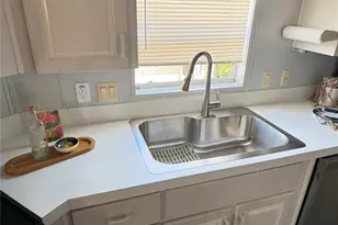 7225 Mt Fairfield Rd NE, Saint Petersburg, FL 33702 - Photo 7