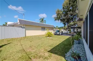 875 Sky Loch Dr S, Dunedin, FL 34698 - Photo 23