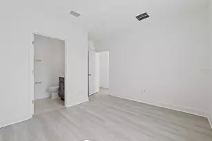 305 15th St N, Saint Petersburg, FL 33705 - Photo 9