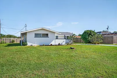 420 Palm Creek Drive, Englewood, FL 34223 - Photo 3