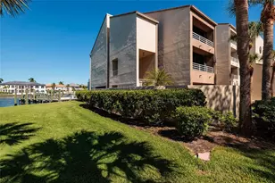 2795 Kipps Colony Dr S, Saint Petersburg, FL 33707 - Photo 57