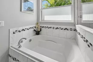 11525 Lake Lucaya Dr, Riverview, FL 33579 - Photo 45