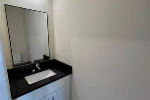 4374 Cambio Gdns Ct, Tampa, FL 33610 - Photo 9