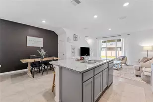 33105 Major Oak Dr, Wesley Chapel, FL 33545 - Photo 11