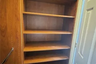 346 Madeira Cir, Saint Petersburg, FL 33710 - Photo 9