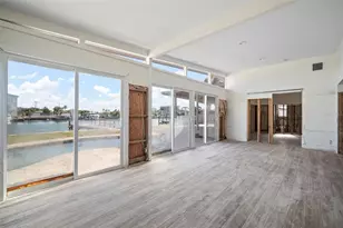 11405 6th St E, Treasure Island, FL 33706 - Photo 13