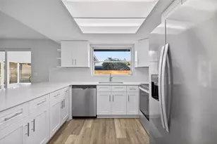 1408 Oleander Dr, Tarpon Springs, FL 34689 - Photo 11