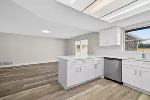 1408 Oleander Dr, Tarpon Springs, FL 34689 - Photo 13