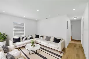 8904 Tupelo Dr, Tampa, FL 33637 - Photo 7