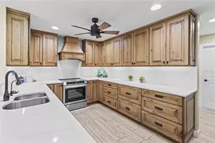 7143 Fairway Bend Ln, Sarasota, FL 34243 - Photo 7