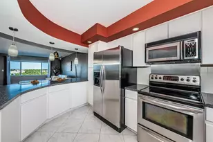 4725 Cove Cir, Saint Petersburg, FL 33708 - Photo 9