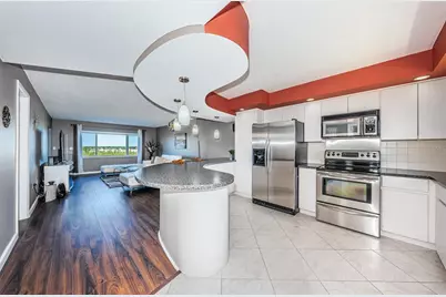4725 Cove Circle #604, Saint Petersburg, FL 33708 - Photo 3