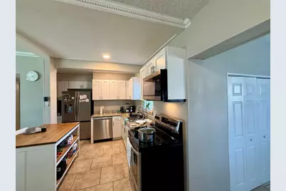 1604 Crystal Court E, Lakeland, FL 33801 - Photo 9