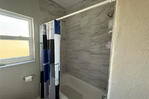 1604 Crystal Ct E, Lakeland, FL 33801 - Photo 23