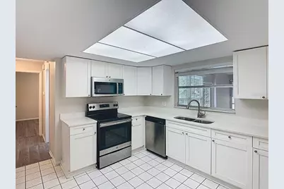 11320 Currie Lane, Largo, FL 33774 - Photo 5