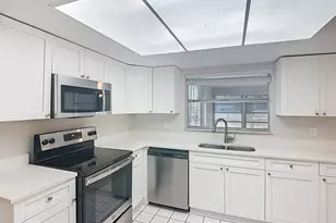 11320 Currie Ln, Largo, FL 33774 - Photo 5