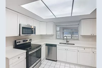 11320 Currie Lane, Largo, FL 33774 - Photo 7