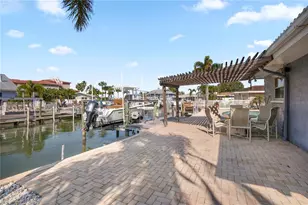 2250 Lagoon Dr, Dunedin, FL 34698 - Photo 7