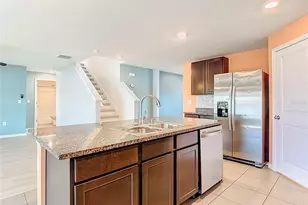 8075 Broad Pointe Dr, Zephyrhills, FL 33540 - Photo 15