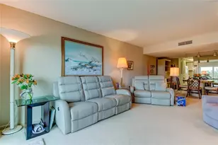7050 Sunset Dr S, South Pasadena, FL 33707 - Photo 9