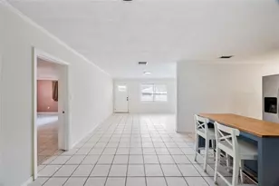 10303 N Myrtle St, Tampa, FL 33617 - Photo 11