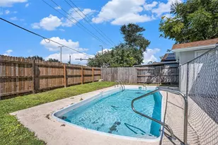 8234 Ravencroft Dr, Tampa, FL 33615 - Photo 23