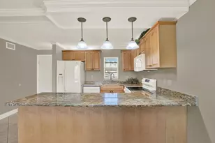 7625 Sun Island Dr S, South Pasadena, FL 33707 - Photo 9