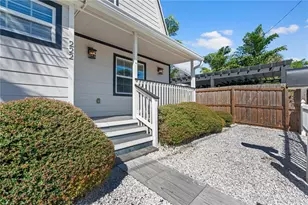 222 25th St N, Saint Petersburg, FL 33713 - Photo 1