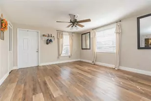 821 Walnut Dr, Seffner, FL 33584 - Photo 9