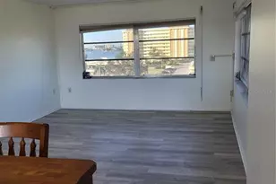 4650 Cove Cir, Saint Petersburg, FL 33708 - Photo 5